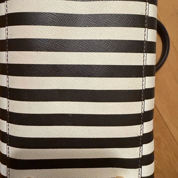 Black and White Striped Handbag Henri Bendel - Picture 6 of 14